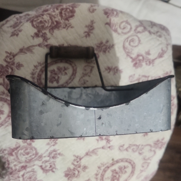 Galvanized Metal Picnic Napkin Caddy with Wooden Handle - Rustic Home Dining - Picture 4 of 7